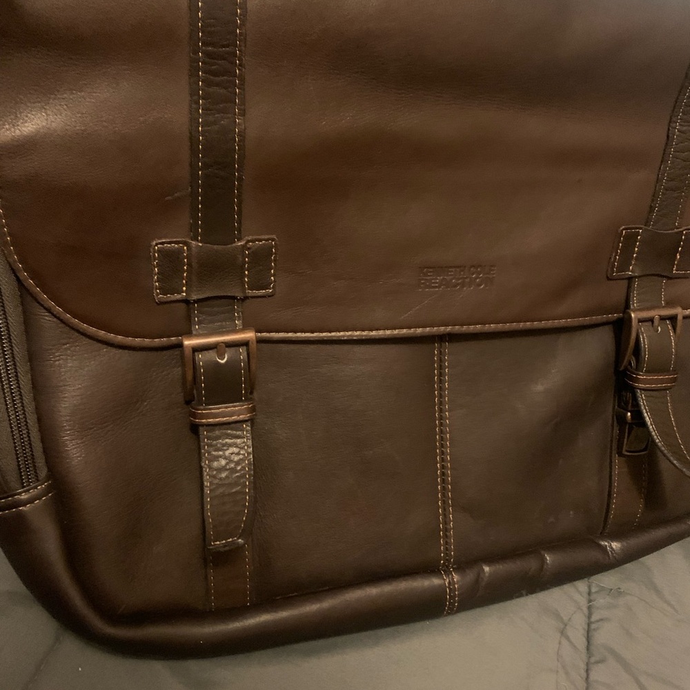 Kenneth Cole Reaction Dark Brown Leather Messenger Bag